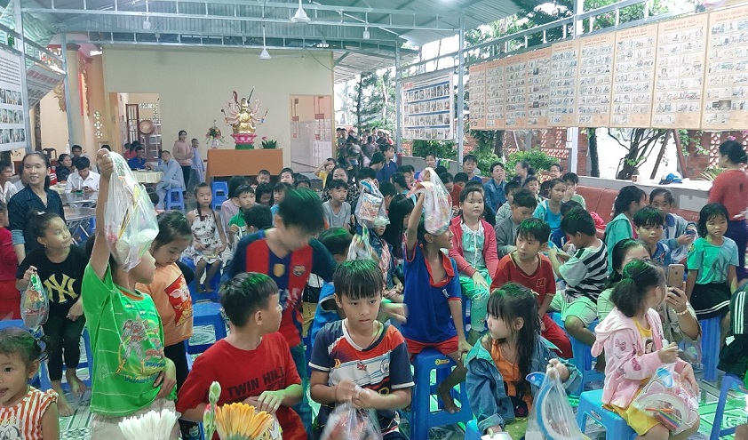 Vĩnh Long: Chùa Trí Đức tổ chức chương trình “Ánh Trăng chùa quê”