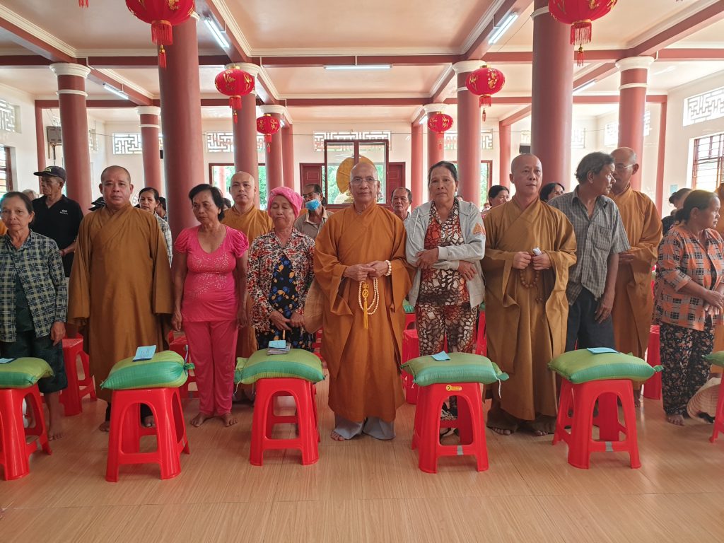 Sóc Trăng: Chùa Phổ Quang tổ chức phát quà cho người nghèo nhân mùa Vu lan Báo hiếu PL.2564