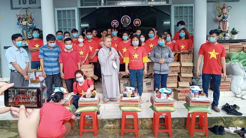 Sóc Trăng: Chùa Đức Thành phát quà từ thiện và phóng sanh thả cá nhân mùa Vu lan Báo hiếu