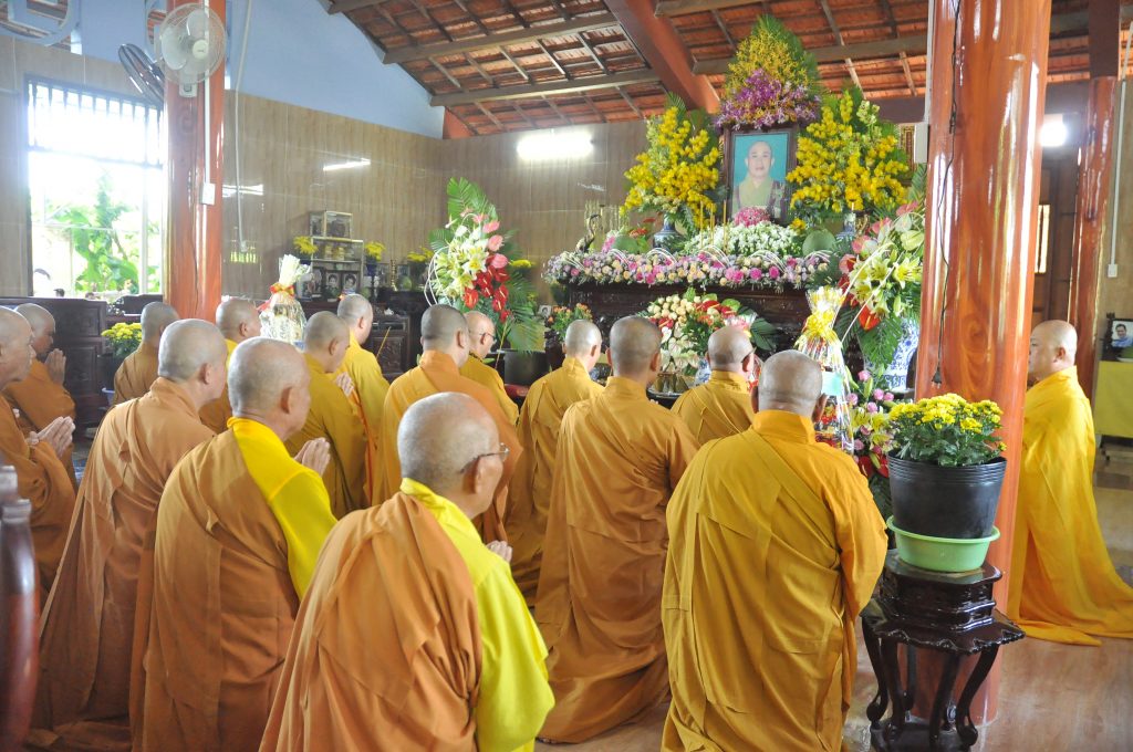 Tiền Giang: Chùa Khánh Long tổ chức lễ Vu lan – Hoài niệm Ân sư và tặng quà từ thiện