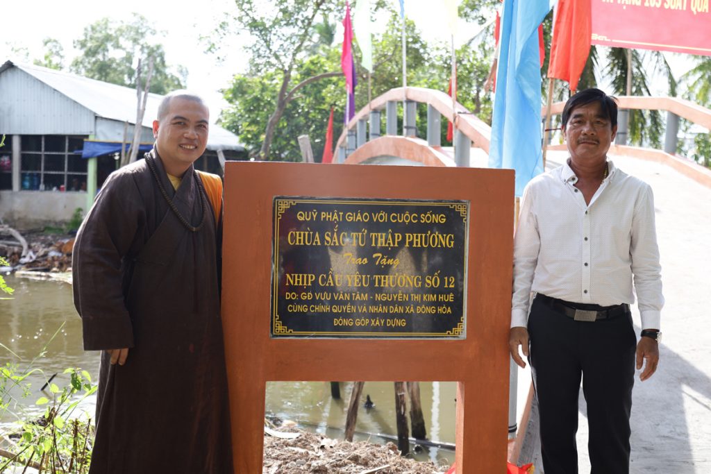 Kiên Giang: Quỹ “Phật giáo với cuộc sống” khánh thành nhịp cầu yêu thương số 12 và trao tặng quà cho các em học sinh tại huyện An Minh