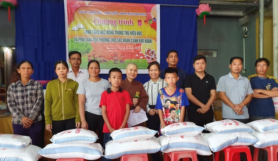 Nam Định: Chương trình "Hạt gạo yêu thương" và Học bổng Quỳnh Hương