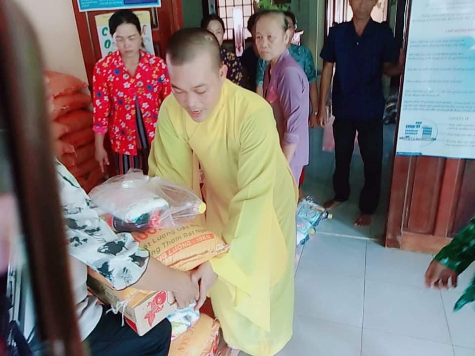 Trà Vinh: Chùa Phước Long An phát quà từ thiện mùa Vu lan năm 2020  
