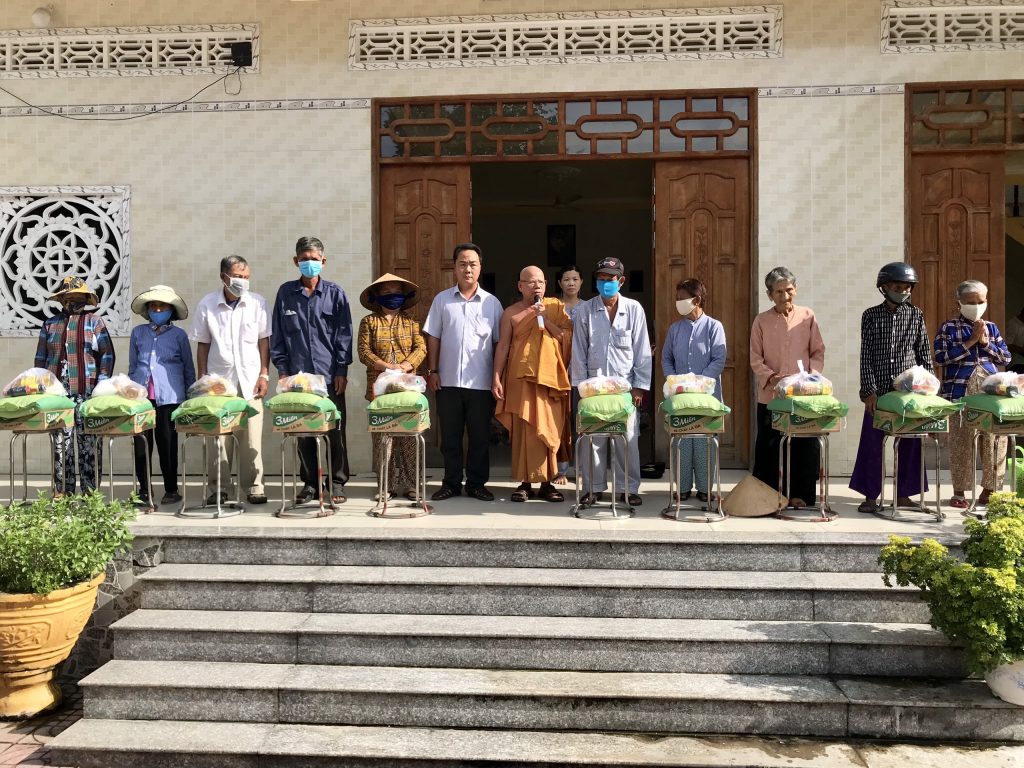 Tiền Giang: Tịnh xá Ngọc Lợi tặng quà cho các hoàn cảnh khó khăn nhân mùa Vu lan