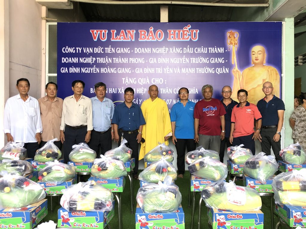 Tiền Giang: Chùa Phước Lâm tặng 1200 phần quà cho người nghèo huyện Châu Thành nhân mùa Vu lan
