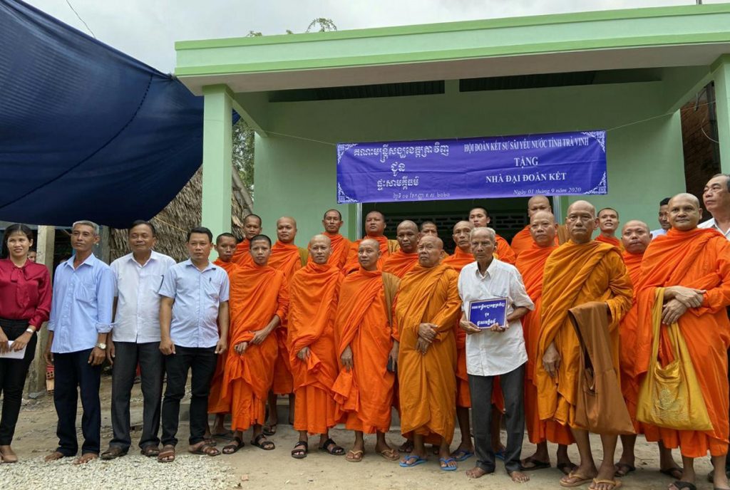 Trà Vinh: Hội Đoàn kết Sư sãi Yêu nước tỉnh trao tặng nhà Đại đoàn kết nhân lễ Quốc Khánh 2/9