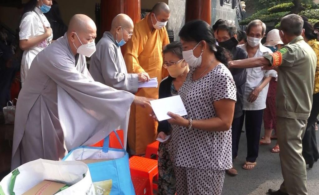 TP.HCM: BTS thành phố kết hợp cùng Ban TTXH thành phố trao 1700 phần quà cho bà con có hoàn cảnh khó khăn nhân mùa Vu Lan