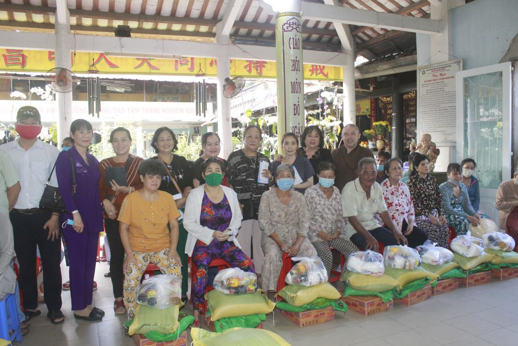 Đồng Tháp: Trao 75 suất quà cho người khiếm thị có hoàn cảnh khó khăn