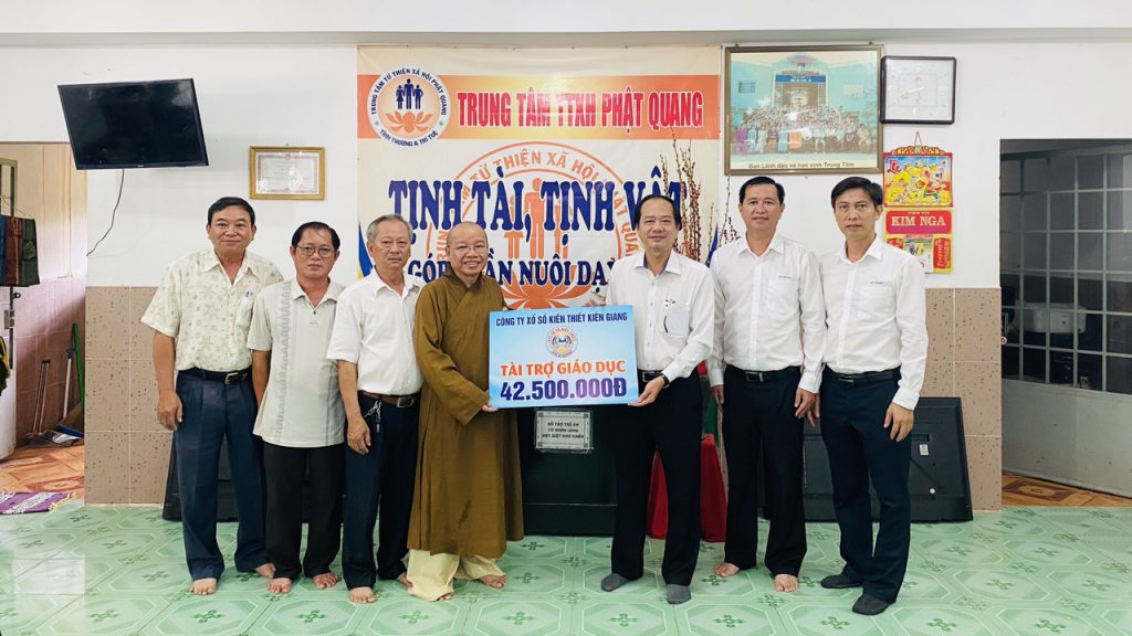 Kiên Giang: Cty Xổ số Kiến Thiết Kiên Giang thăm hỗ trợ tịnh tài cho Trung tâm Từ thiện Xã hội Phật Quang