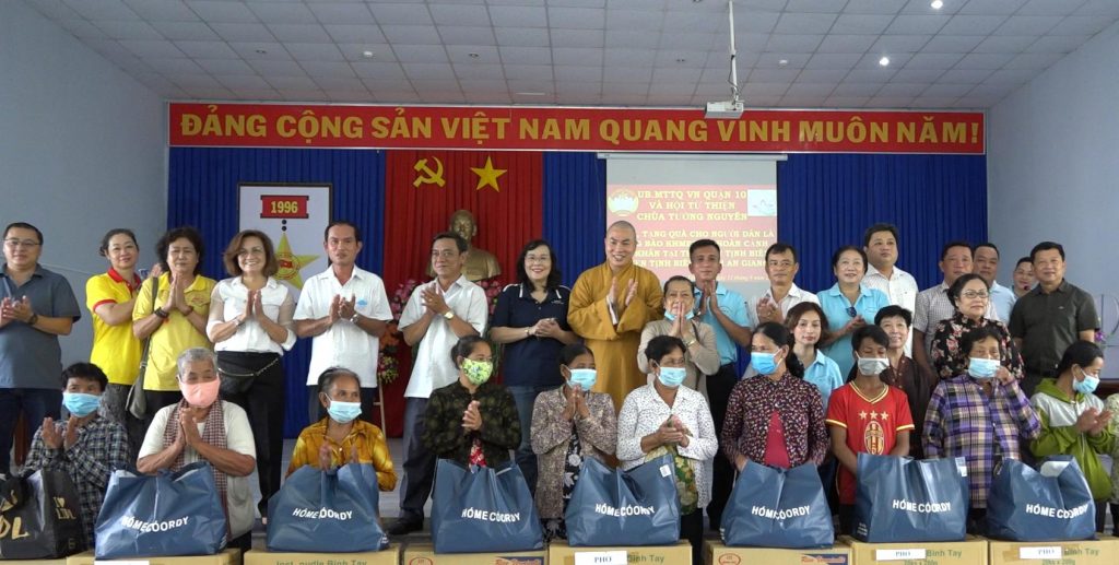 An Giang: Hội Từ thiện Tường Nguyên trao quà, tặng quà đồng bào Khmer và các chiến sĩ vùng biên