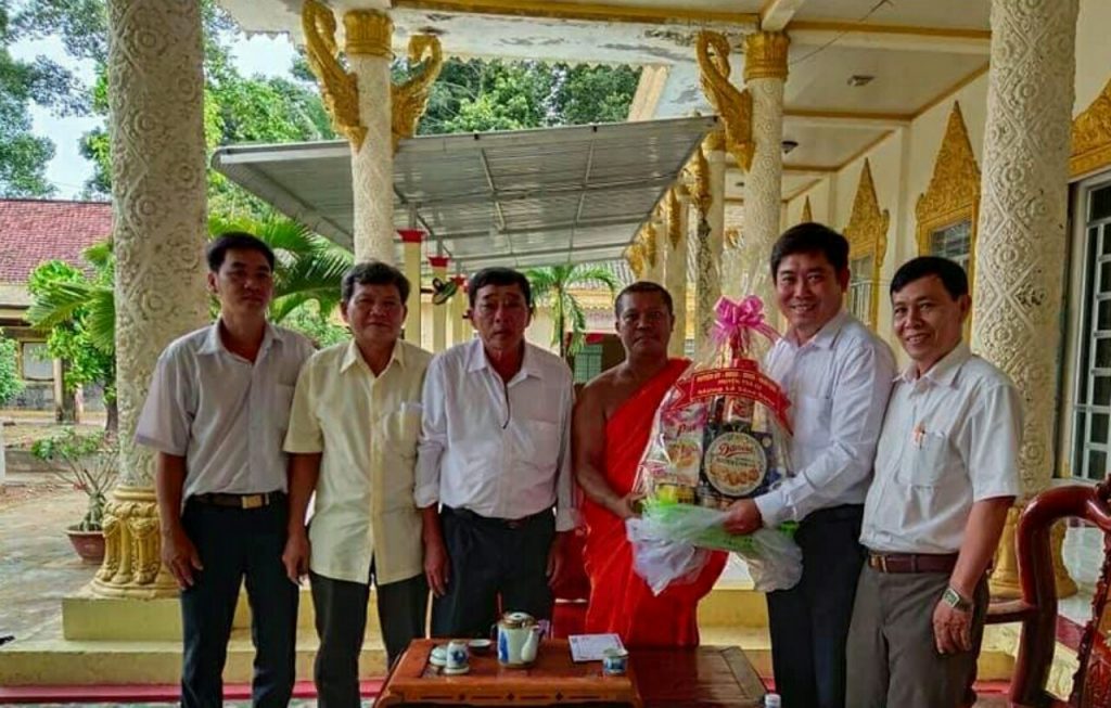 Trà Vinh: Chính quyền huyện Trà Cú đến thăm, chúc mừng lễ Sêne Đônta năm 2020 chùa Sà Vần