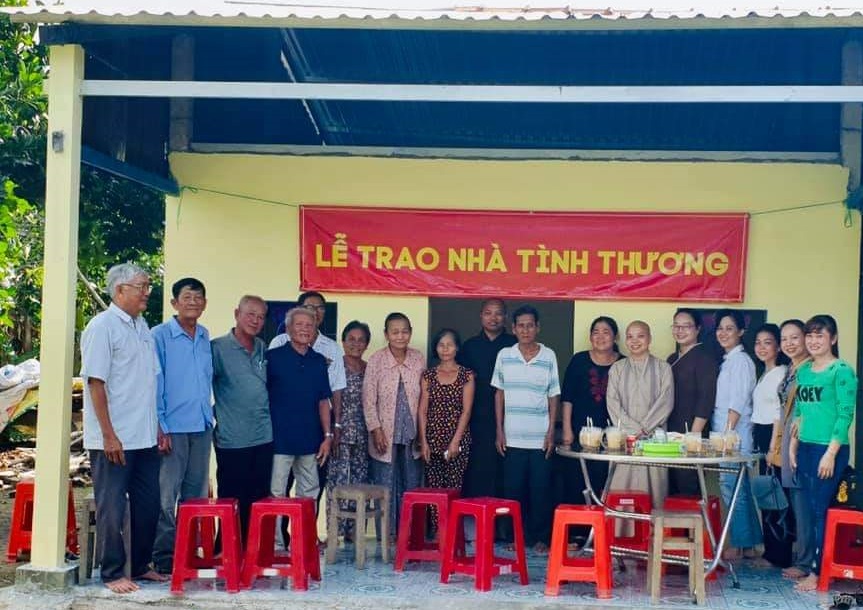 Đồng Tháp: Chùa Thiền Kim trao nhà tình thương