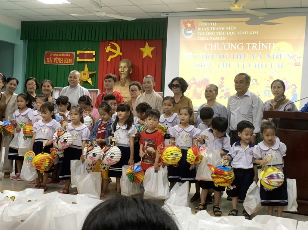 Tiền Giang: Ấm áp chương trình từ thiện mùa Trung Thu tại chùa Nam An