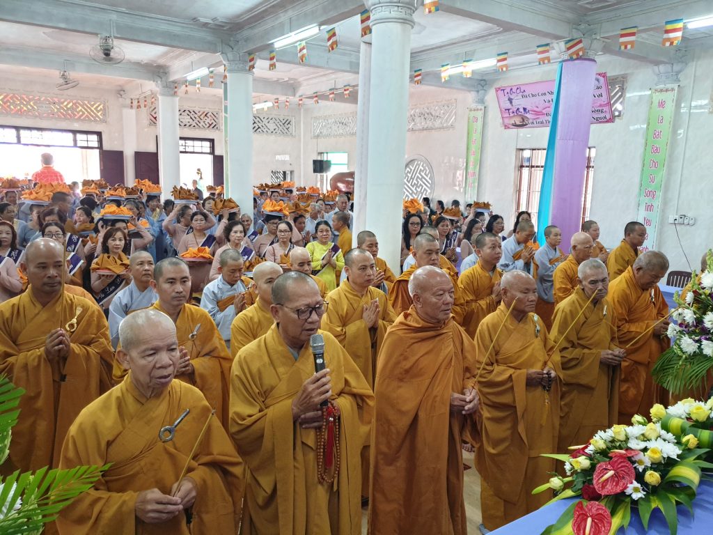 Sóc Trăng: Lễ Húy kỵ cố HT.Thích Trí Kỉnh và Dâng cúng Pháp y tại chùa Quan Âm