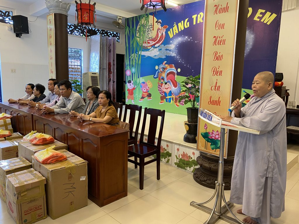 Tiền Giang: Chùa Tịnh Nghiêm vừa chuyển giao hơn 16 ngàn bánh Trung thu đến các Trường Tiểu học và Mầm Non trong tỉnh