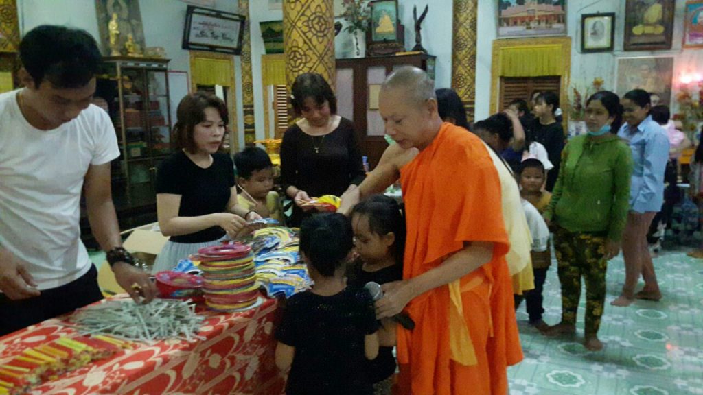 Vĩnh Long: Chùa Hạnh Phúc Tăng tặng 400 phần quà Trung thu cho các em thiếu nhi