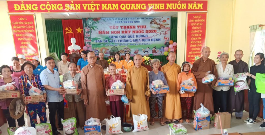 Sóc Trăng: TT.Thích Trung Túc trao yêu thương đến trẻ em nghèo tại cù lao Phong Nẫm nhân dịp Trung thu