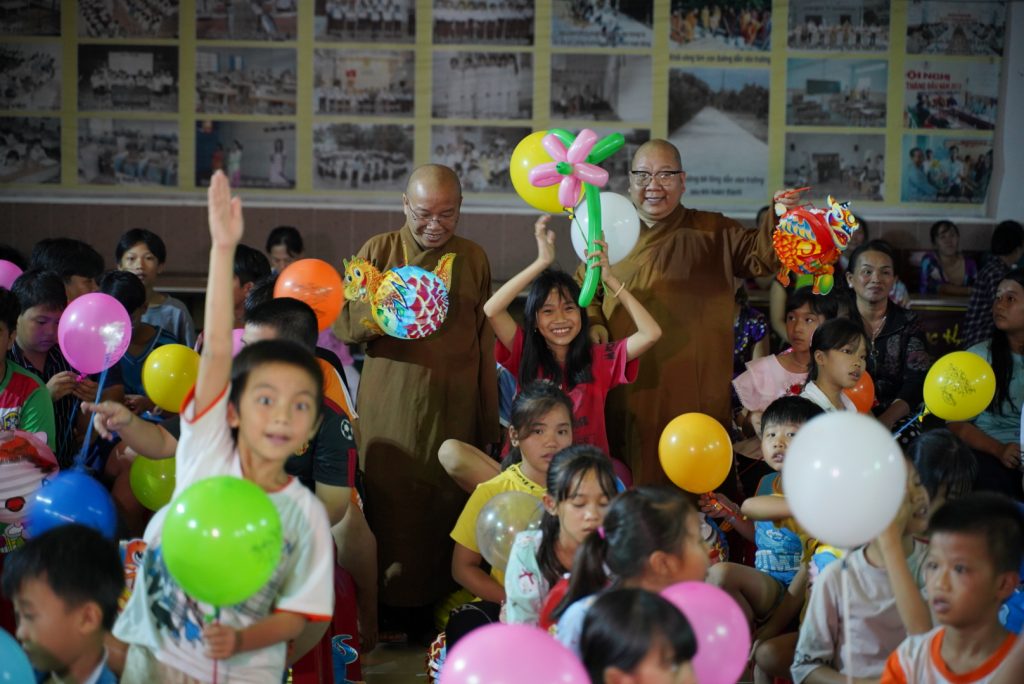 Kiên Giang: Hội thiện nguyện Trái Tim Từ Bi - TP. HCM tổ chức đêm hội “Trăng Tròn Thiên Phước” tại Trung tâm TTXH Phật Quang