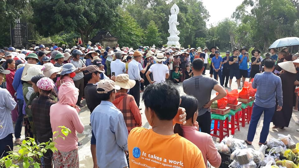 Hải Dương: Chùa Cảnh Linh cứu trợ đổng bào bị lũ lụt ba tỉnh miền Trung
