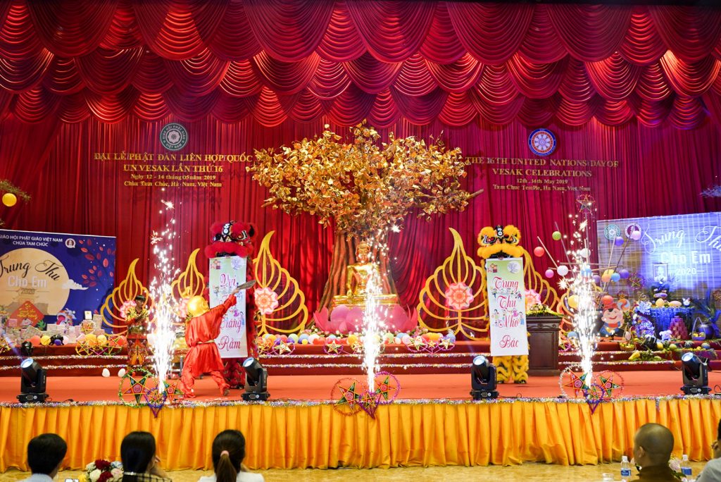 Hà Nam: Hơn 5000 em thiếu nhi tham dự chương trình “Trung thu cho em” tại chùa Tam Chúc