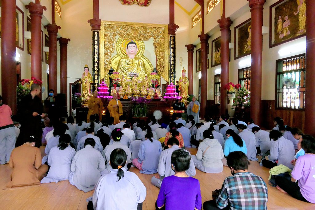 TP.HCM: Phân ban Từ thiện Đối ngoại và Quan hệ Quốc tế TƯ trang nghiêm thiết lễ cúng dường trai Tăng và trao 300 suất quà cho bà con khiếm thị