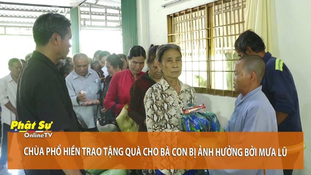 [Video] Kiên Giang: Chùa Phổ Hiền trao tặng quà cho bà con bị ảnh hưởng bởi mưa lũ