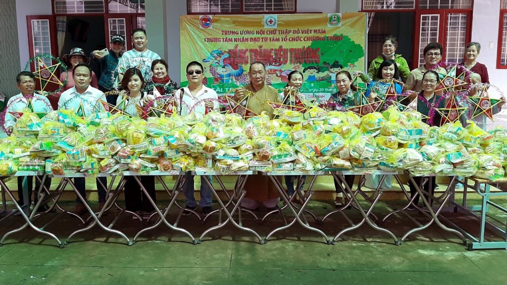 TP.HCM: Trung tâm nhân đạo Từ Tâm vui Trung thu với học sinh có hoàn cảnh khó khăn