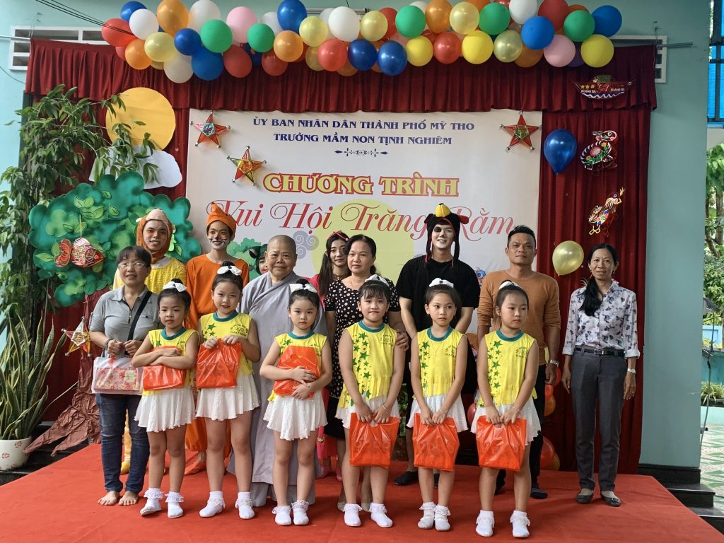 Tiền Giang: Những hoạt động của NT.Thích Nữ Tịnh Nghiêm trong chương trình “Vầng Trăng Cho Em” năm 2020