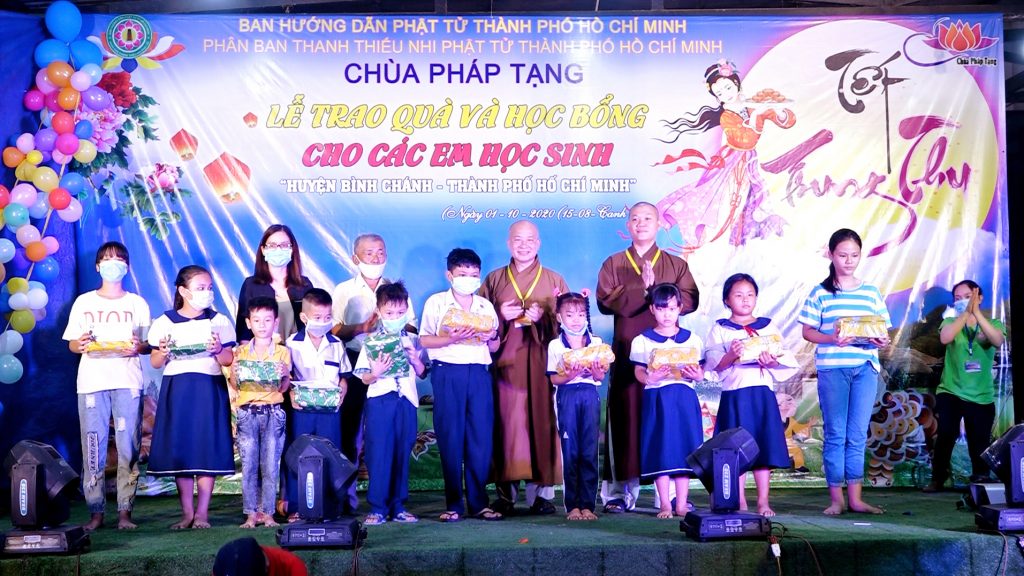 TP.HCM: Chùa Pháp Tạng tổ chức lễ hội Trung thu với chủ đề “Đêm Hội Trăng Rằm” và trao tặng học bổng cho các em thiếu nhi