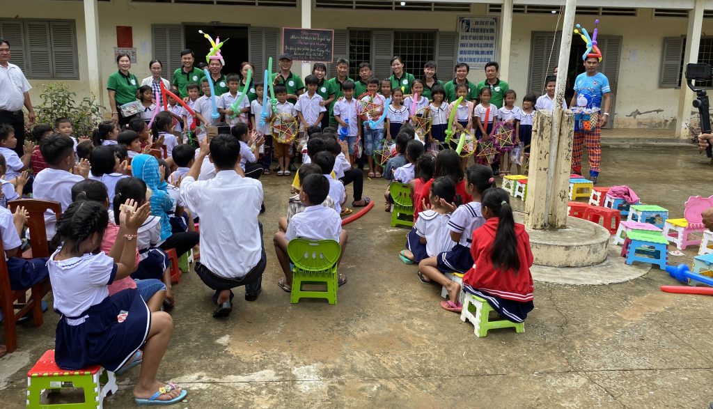 Trà Vinh: Một Tết Trung thu đầy ý nghĩa cho các cháu thiếu nhi có hoàn cảnh đặc biệt khó khăn