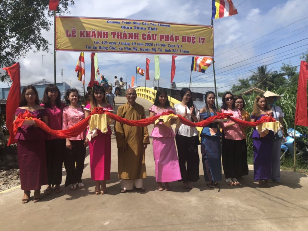 Sóc Trăng: "Nhịp cầu Yêu thương" khánh thành 5 cầu nông thôn, tặng 650 phần quà cho người nghèo