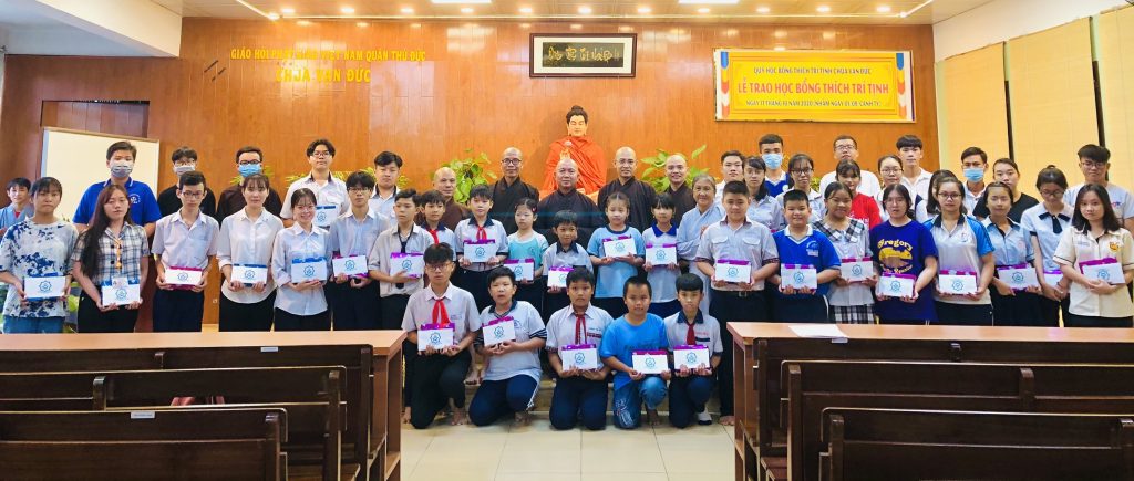 TP.HCM: Trao 60 suất học bổng HT. Thích Trí Tịnh đến các em học sinh, sinh viên