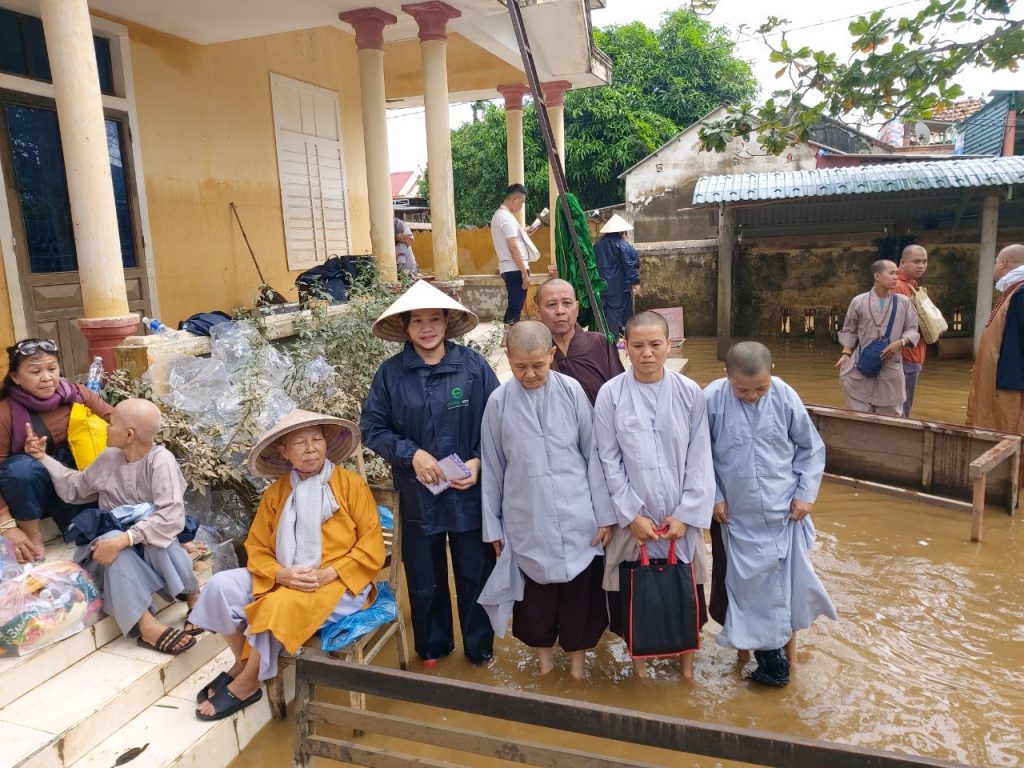 Bến Tre: Phân Ban Ni giới tỉnh cứu trợ đồng bào miền Trung