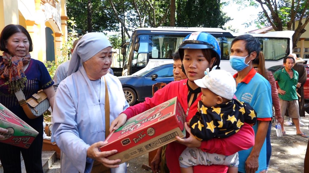 Bình Phước: Đoàn từ thiện Phật giáo TP. Cần Thơ tổ chức thăm và tặng quà cho bà con