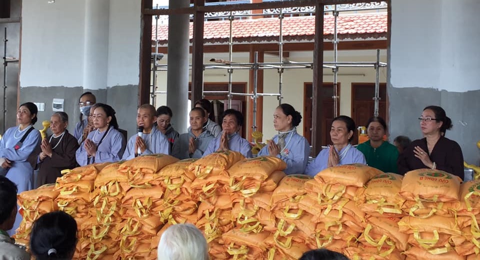 Đồng Tháp: Chùa Phương Trì trao yêu thương đến đồng bào huyện Thăng Bình