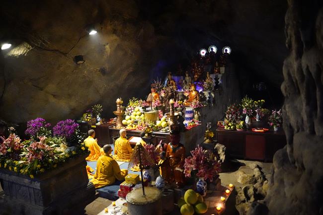 HT.Thích Bảo Nghiêm với 45 năm vẹn nguyên ước nguyện hành trì Ngũ Bách Danh tại động Hương Tích