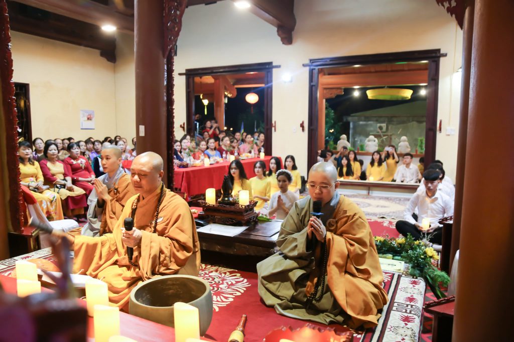 Hải Phòng: Ngôi chùa huyện đảo lần đầu tiên tổ chức lễ hằng thuận cho đôi phật tử trẻ