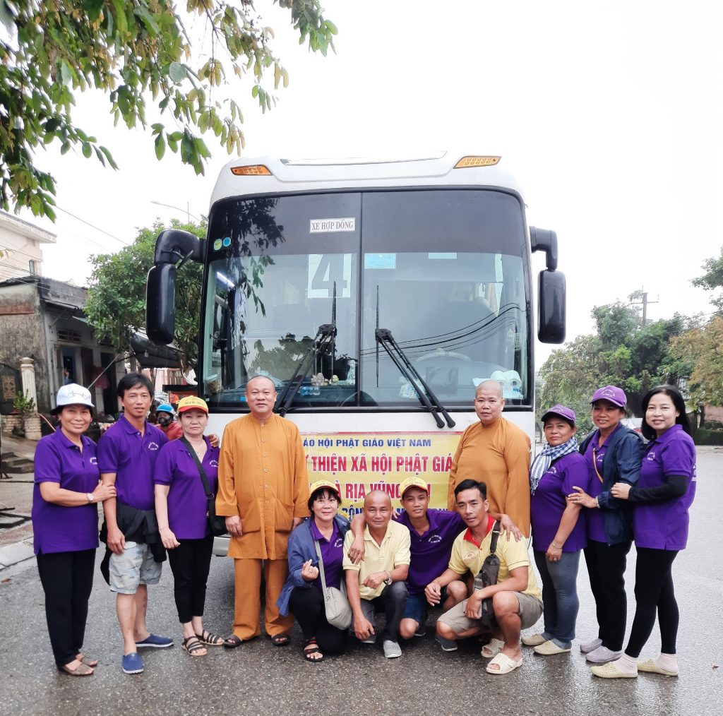BR-VT: Ban Từ thiện xã hội GHPGVN tỉnh cứu trợ đồng bào miền Trung