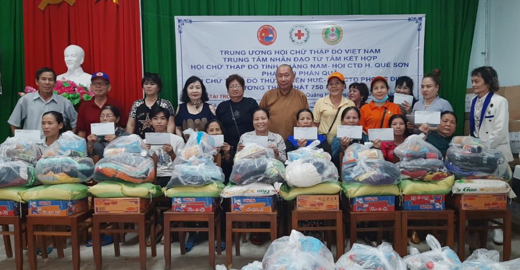 Bình Định: Trung tâm Nhân đạo Từ Tâm phát quà cứu trợ và ủng hộ 1 căn nhà tình thương