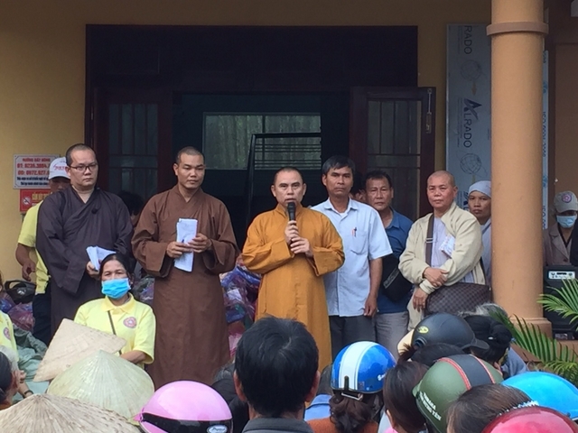 Chùa Hộ Pháp 2 và Tịnh xá Quan Âm hỗ trợ đồng bào bị lũ lụt