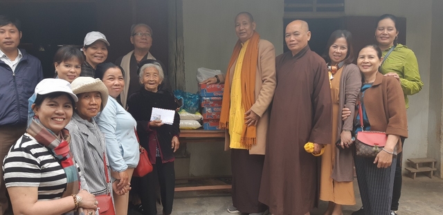 BR-VT: Phật giáo huyện Xuyên Mộc hỗ trợ đồng bào miền Trung bị thiên tai