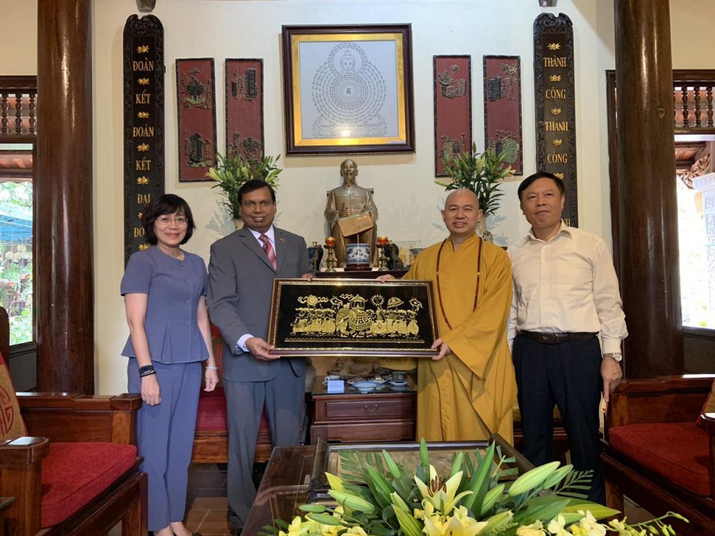 Bắc Ninh: Ngài Đại sứ Srilanka thăm chùa Phật Tích 