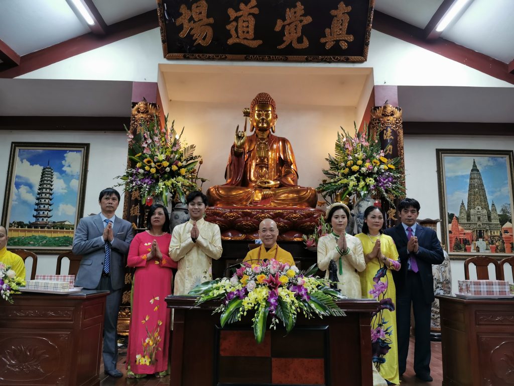 Hà Nội: Chùa Bằng tổ chức lễ Hằng thuận cho ba đôi bạn trẻ