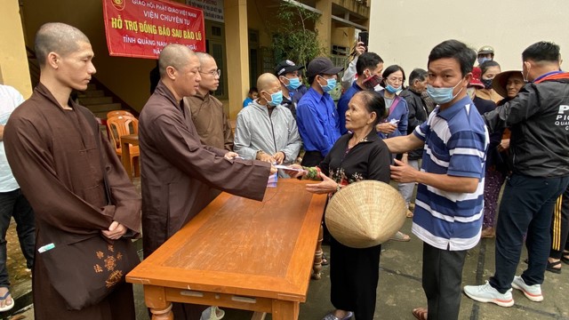 BRVT: Viện Chuyên Tu "2 lần xuôi về miền Trung" cứu trợ đồng bào