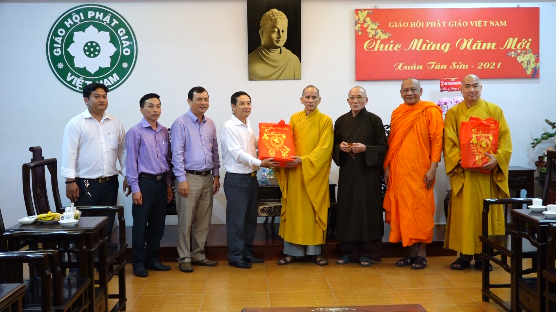 TP.HCM: Sở Nội vụ, Ban Tôn giáo tỉnh Vĩnh Long thăm, chúc Tết chư Tôn Giáo phẩm tại Văn phòng 2 GHPGVN