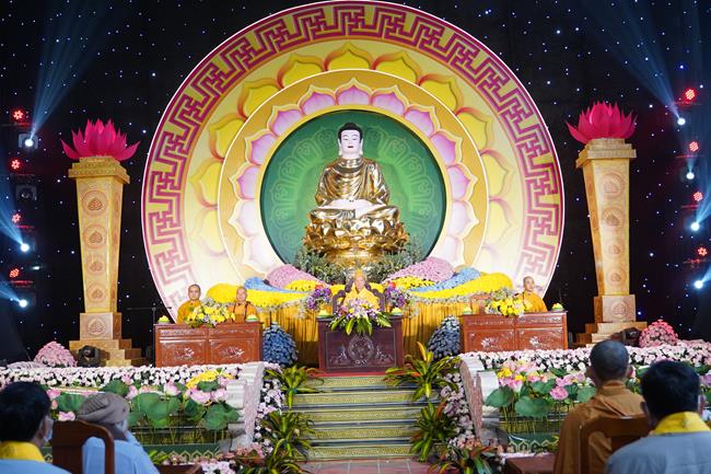 Hà Nội: Lễ kỷ niệm ngày Phật thành đạo và 23 năm thành lập Đạo tràng Pháp Hoa miền Bắc tại chùa Bằng