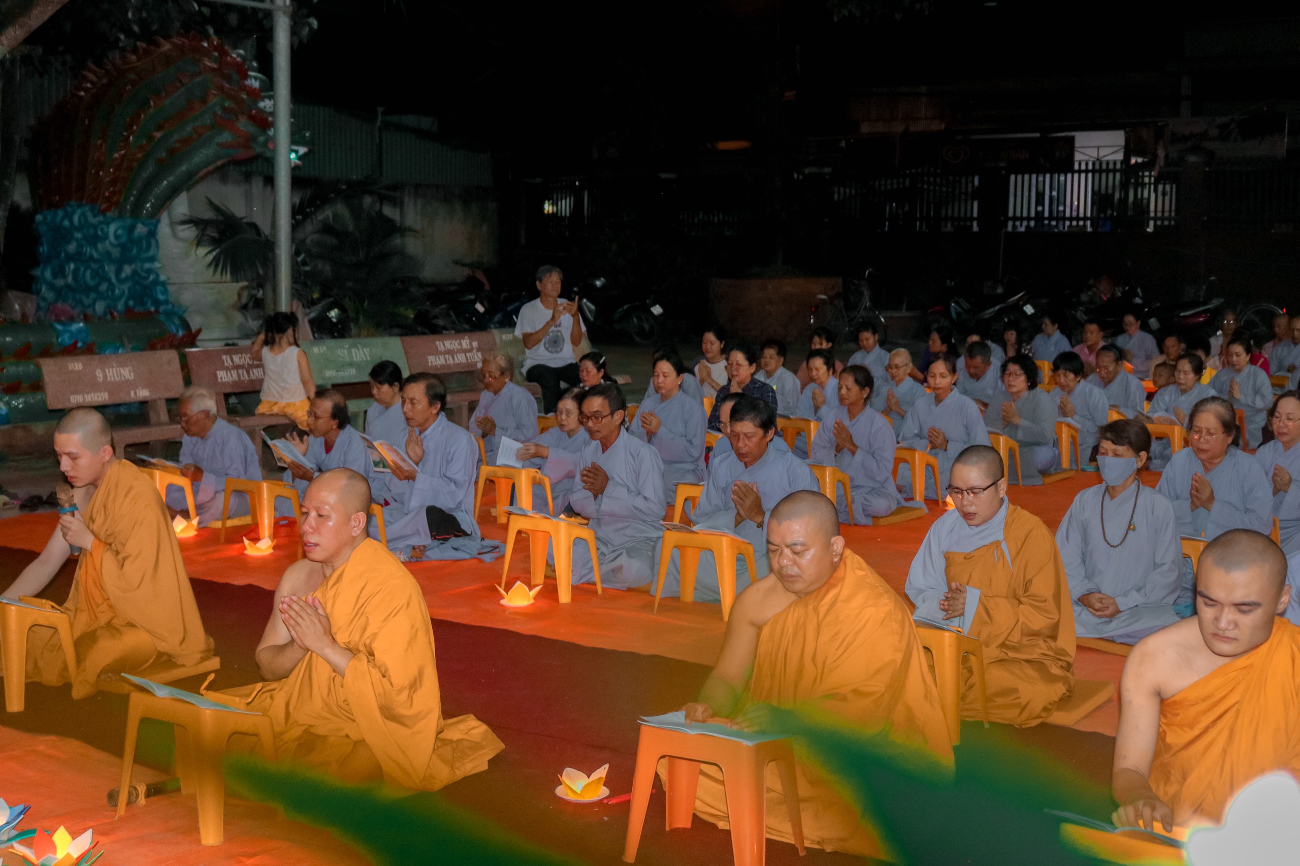 Cần Thơ: Ấm áp đêm Hoa đăng Vía Đức Phật A Di Đà tại tịnh xá Ngọc Liên huyện Vĩnh Thạnh