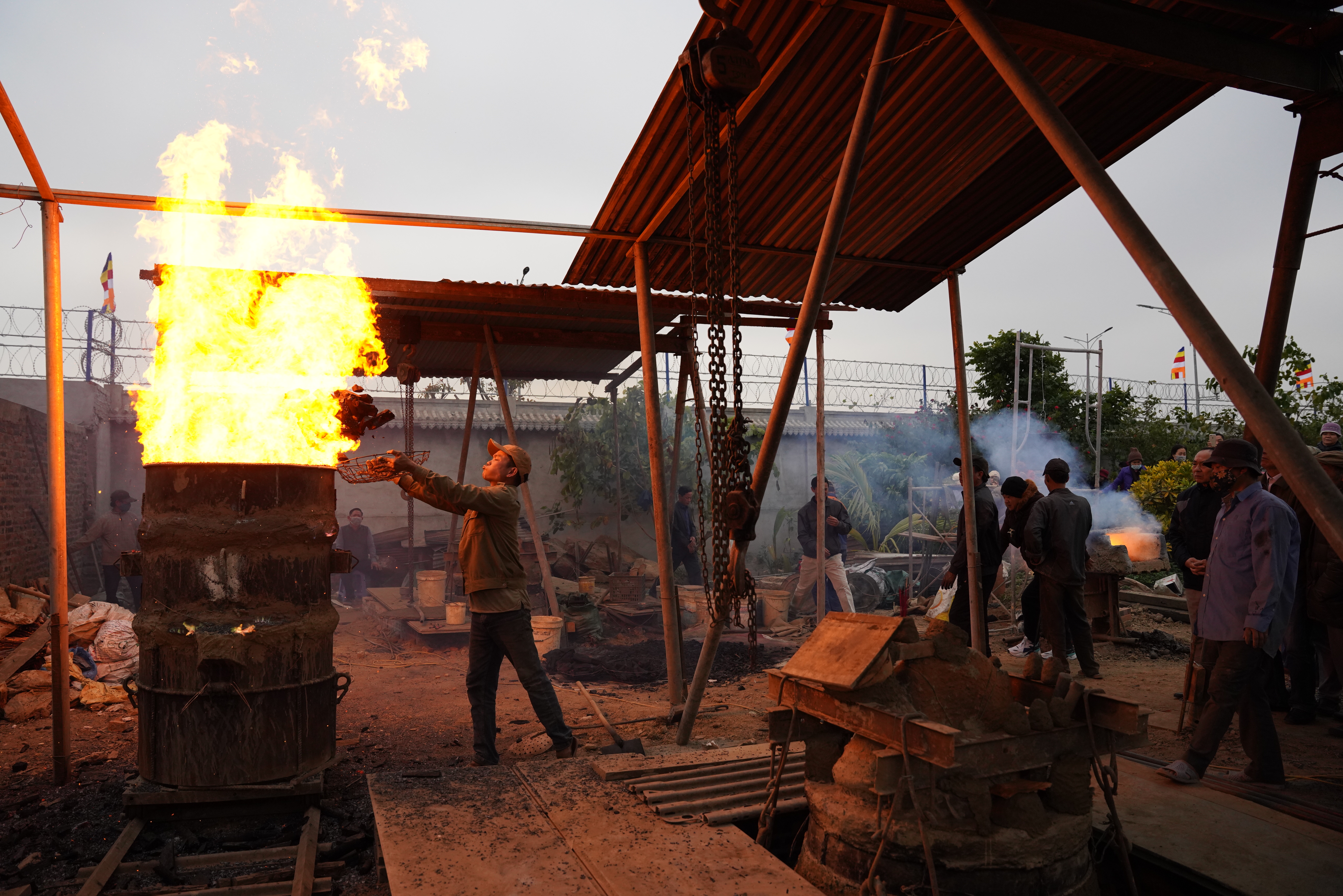 Hải Phòng: Lễ rót đồng đúc 2 quả Đại Hồng Chung tại chùa Kim Quang