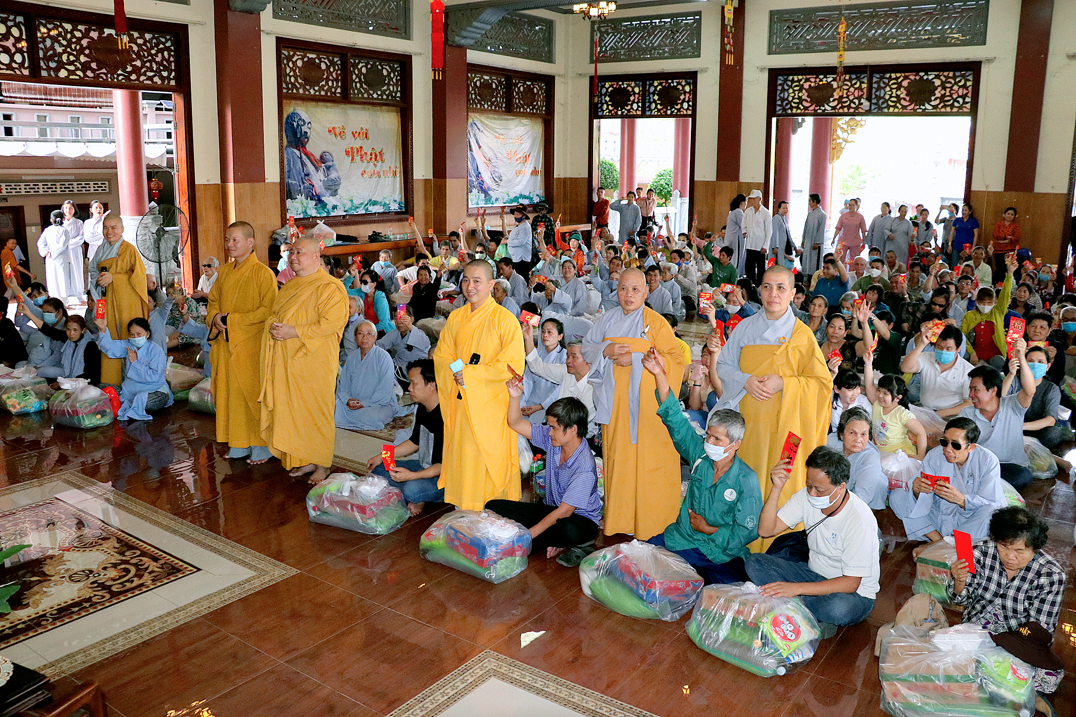 Bình Dương: Khóa tu Một ngày An lạc cho người khiếm thị, quý Phật tử và trao quà yêu thương tại chùa Từ Huệ