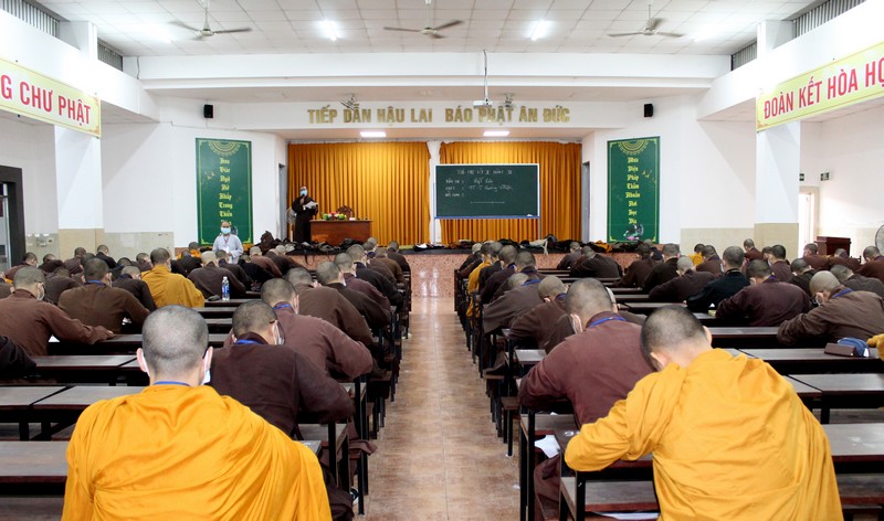 TP.HCM: Tăng Ni sinh Trung cấp khóa XI - XII thi học kì I - II năm thứ 4
